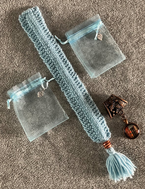 Book Lovers Vintage Books on a shelf Scarf Bail and bookmark set