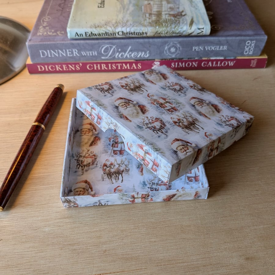 Christmas 'Happy Santa'- A handmade, ultra-thin, gift box