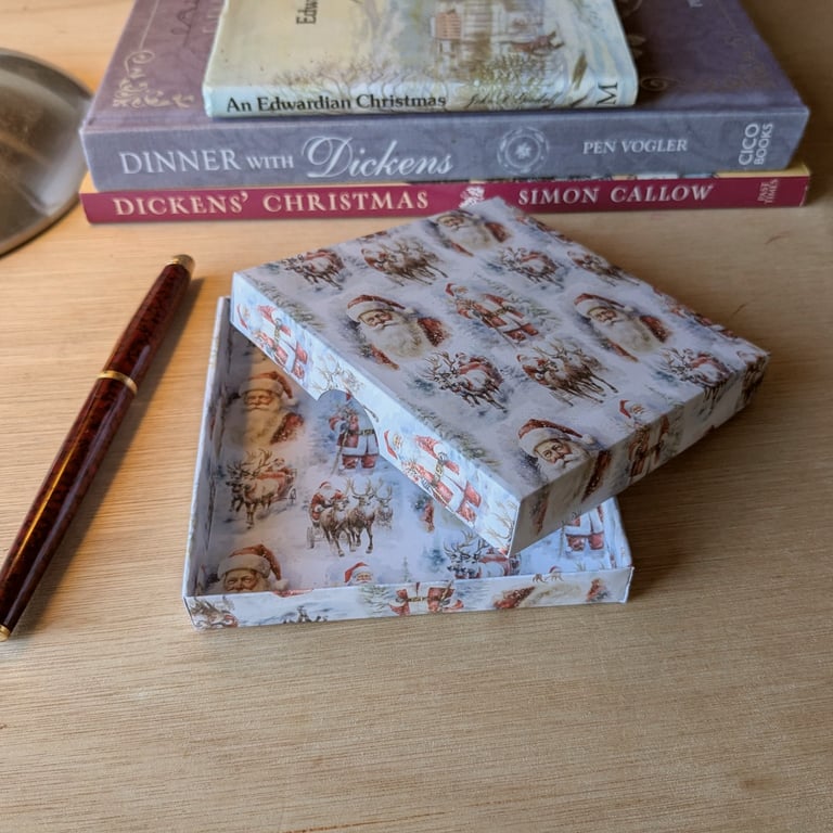 Christmas 'Happy Santa'- A handmade, ultra-thin, gift box