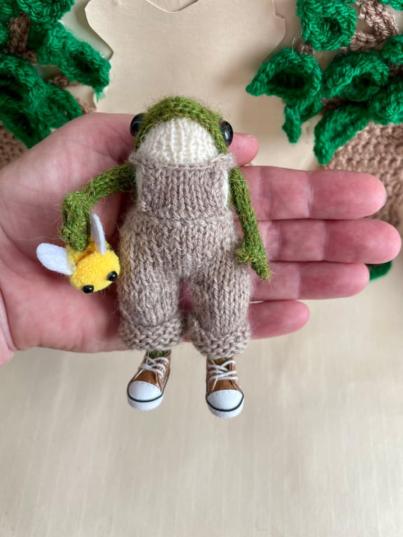 Miniature Knitted Frog Ornament, Poseable Dress Up Decoration, Frog in Jumper