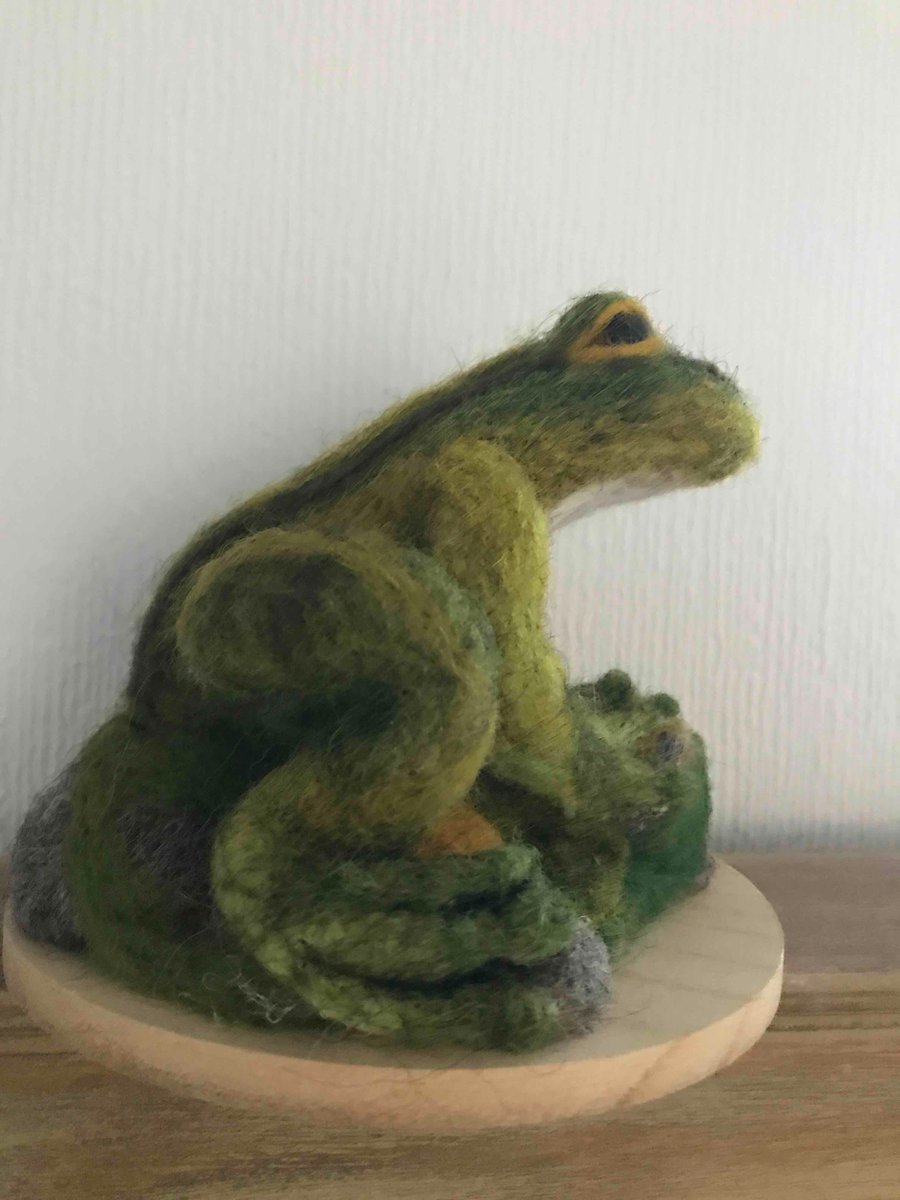 needle felted-frog-wool art-soft sculpture