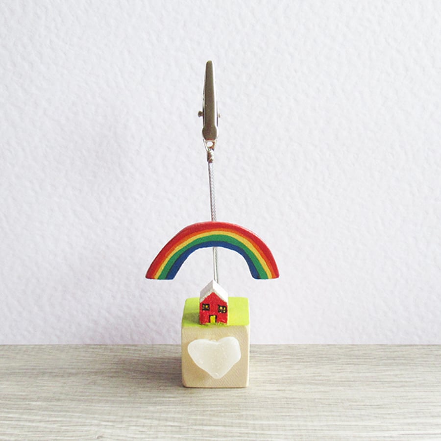 Memo Holder – Red cottage, Rainbow & Sea glass heart