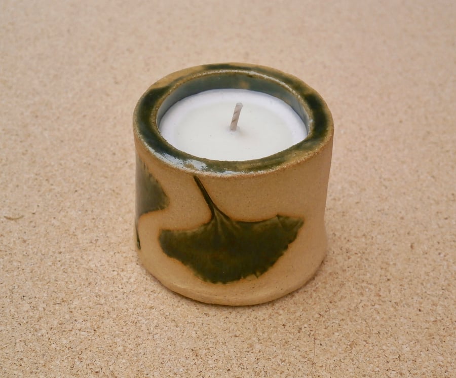 Soy candle in ceramic pot: Smoky plum and leather, Candle holder with ginkgo,  