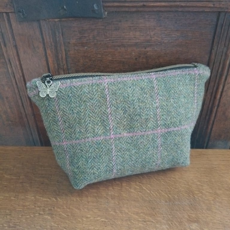 Woollen tweed  cosmetic or toiletry bag