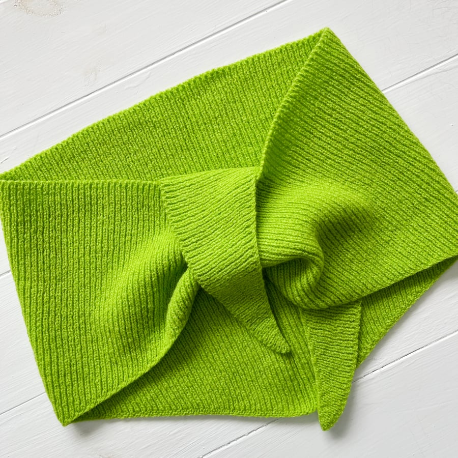 Image of Lambswool neckerchief - lime