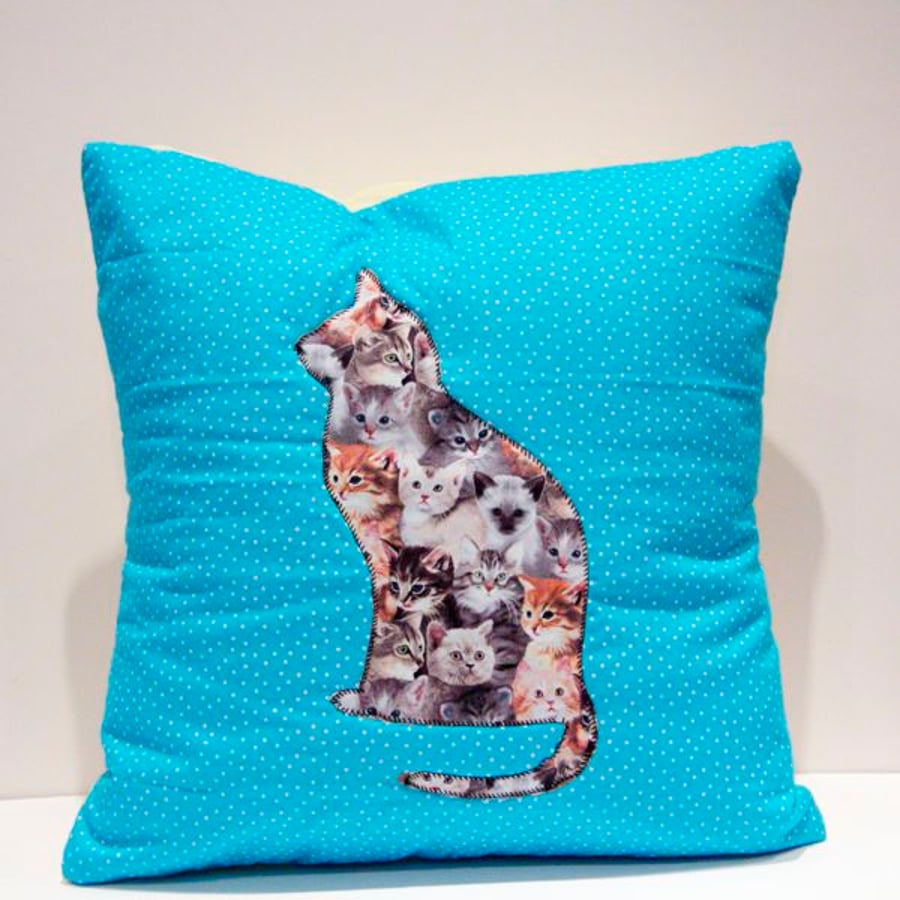 Applique cat cushion