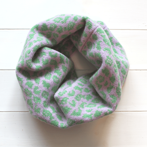SECONDS SUNDAY Leopard knitted cowl - lilac and green