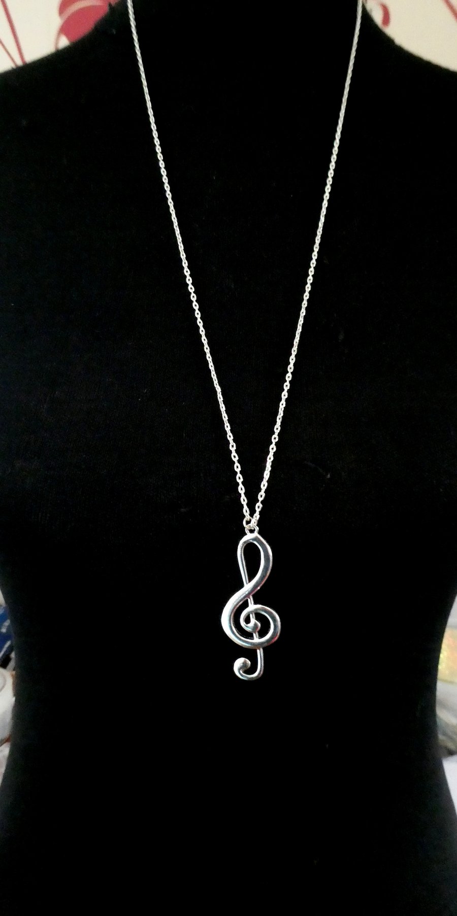 Long musical note necklace