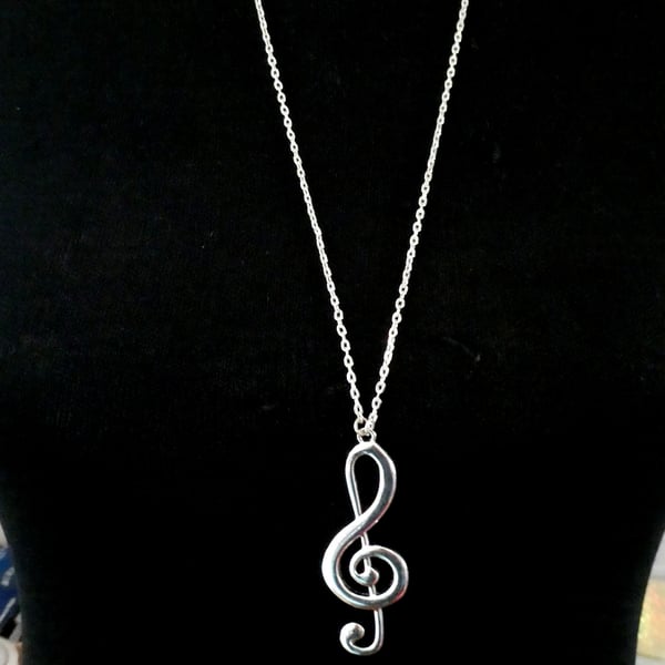 Long musical note necklace