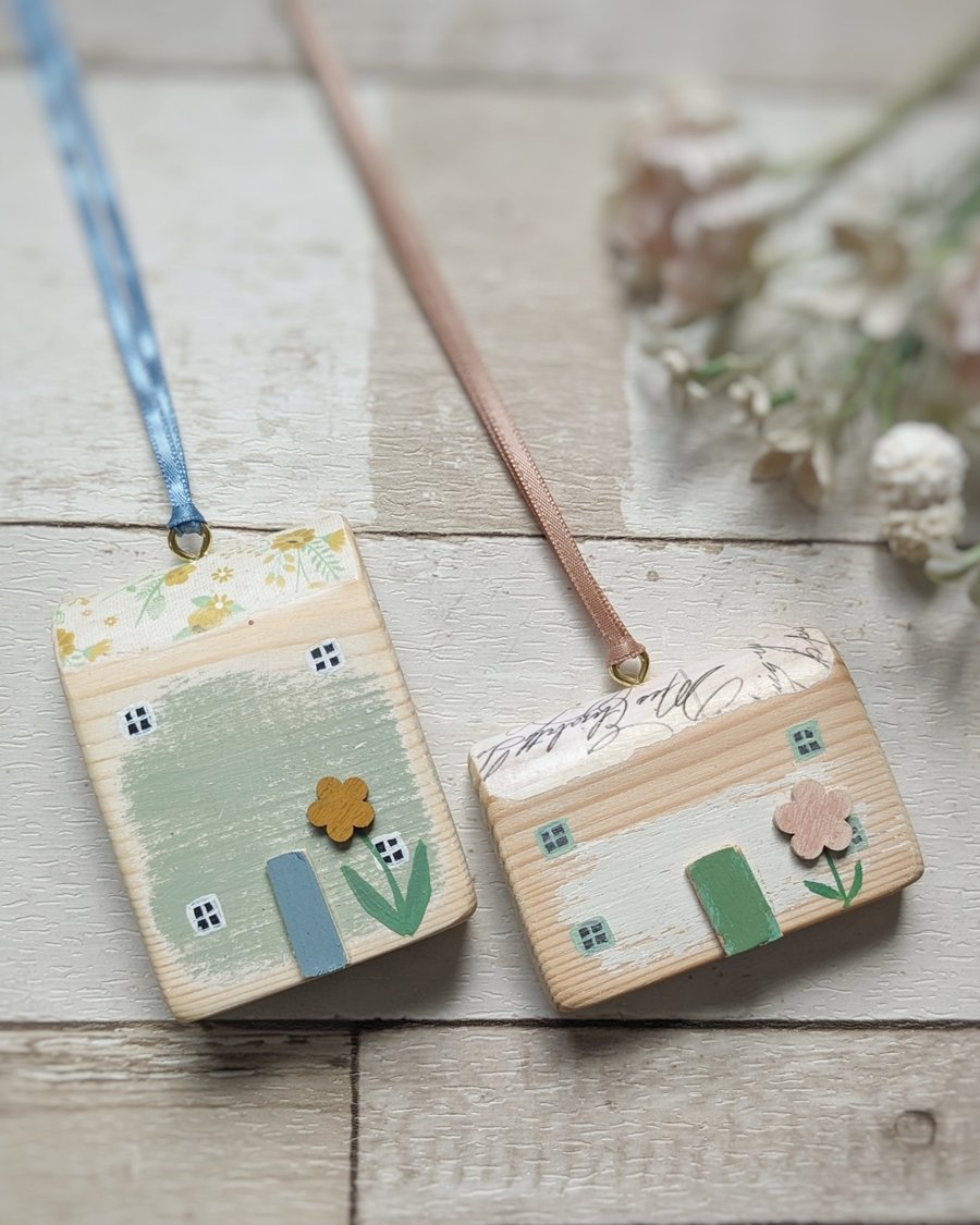 Set of 2 Wooden Floral House Hanging Decorations