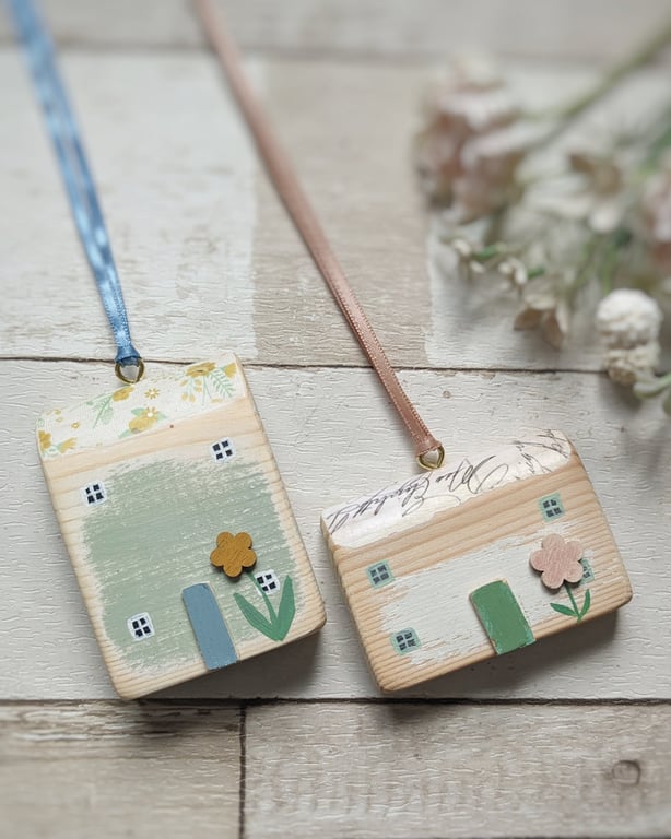 Set of 2 Wooden Floral House Hanging Decorations