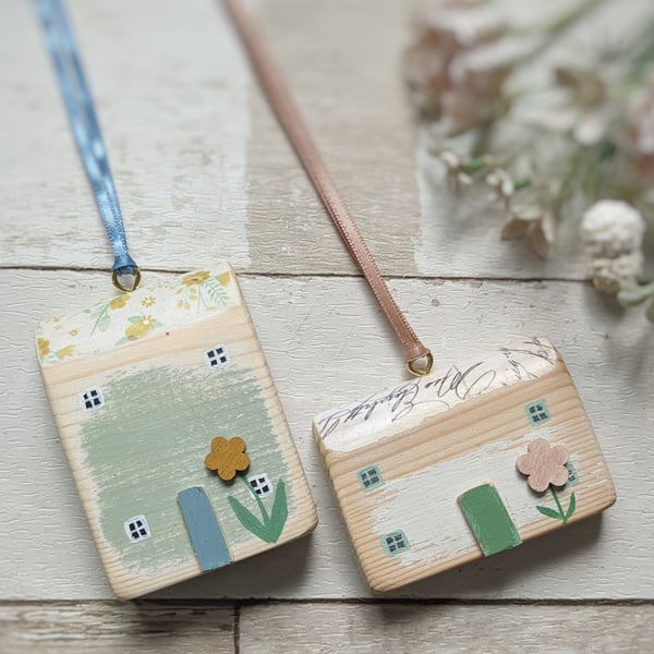 Set of 2 Wooden Floral House Hanging Decorations