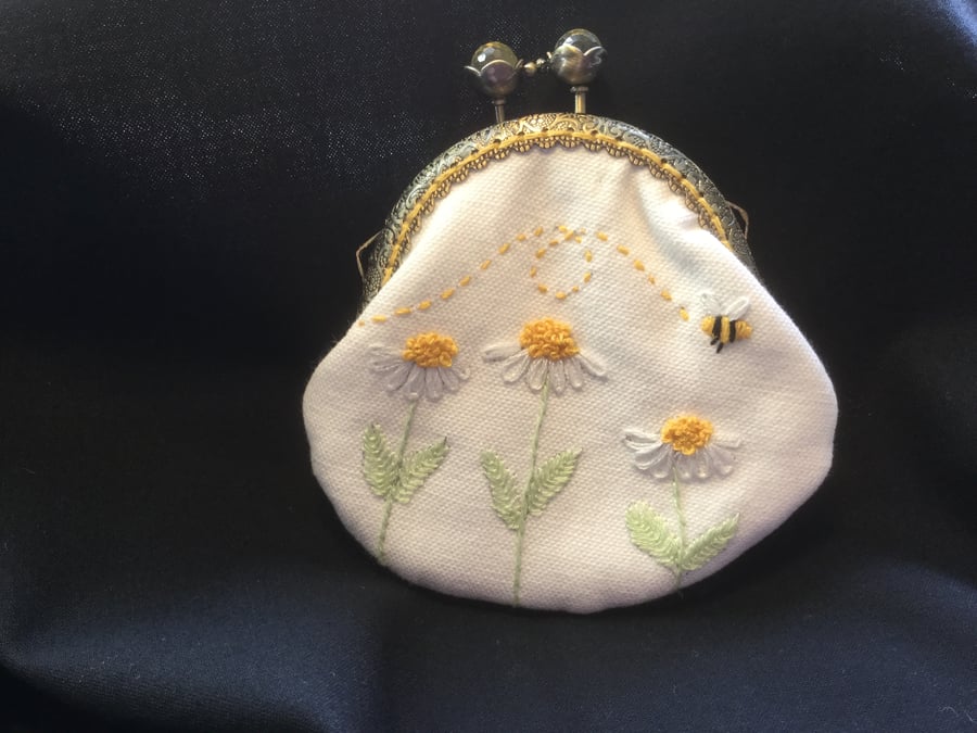 Daisy and Bee Clasp Purse