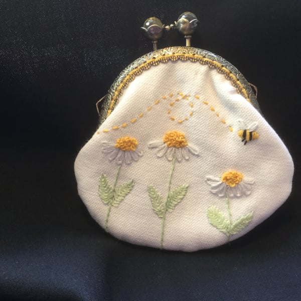 Daisy and Bee Clasp Purse