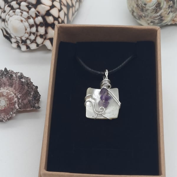 Amethyst Wire Wrapped Shell Pendant Necklace. (E1.4)