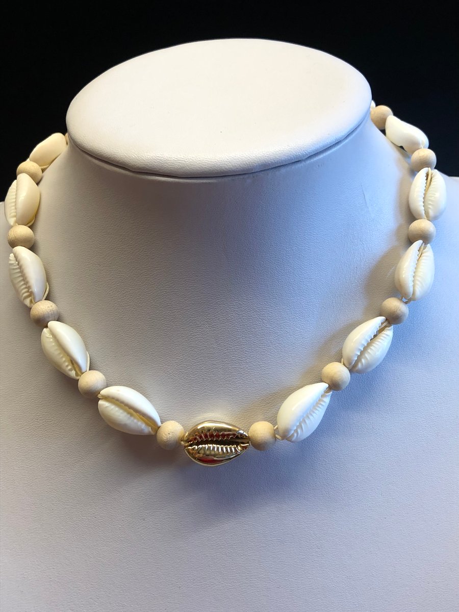 Bohemian Natural Cowrie Shell Choker Necklace 