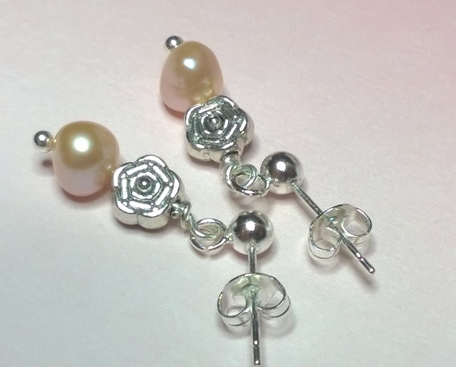 Peach cultured pearl and rose bead earrings