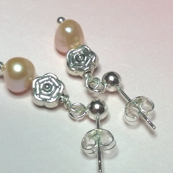 Peach cultured pearl and rose bead earrings