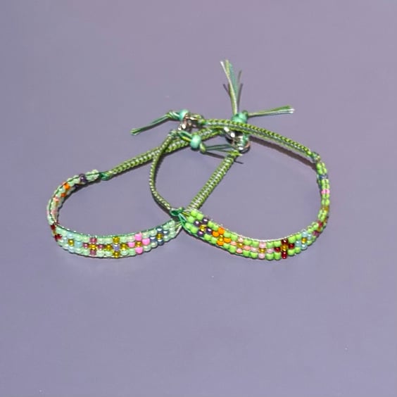 Glass Seed Bead Friendship Bracelet - Flowers