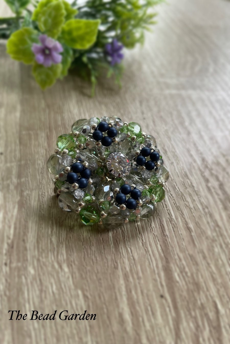 Sparkling brooch 