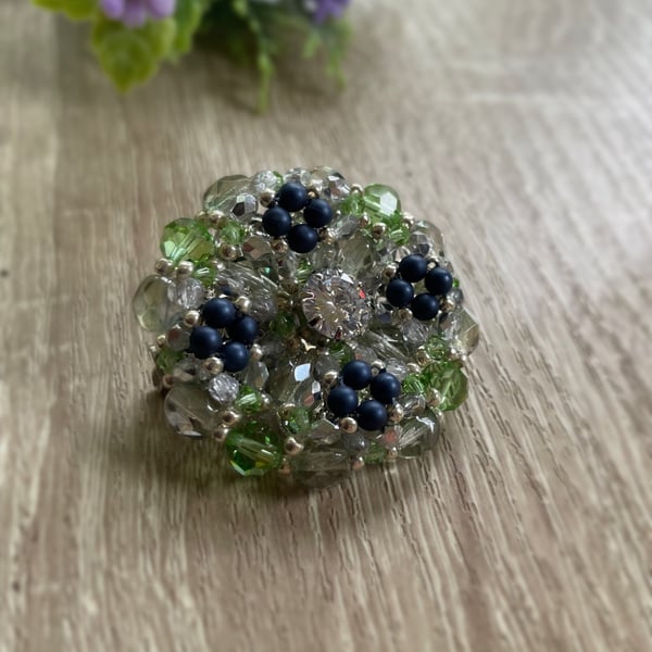 Sparkling brooch 