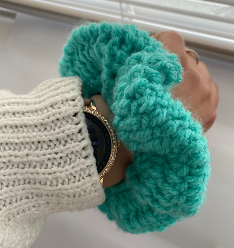 Chunky crochet scrunchie