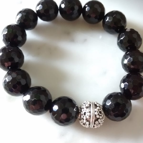 BLACK AGATE AND BALI BEAD BRACELET - FREE SHIPPING WORLDWIDE