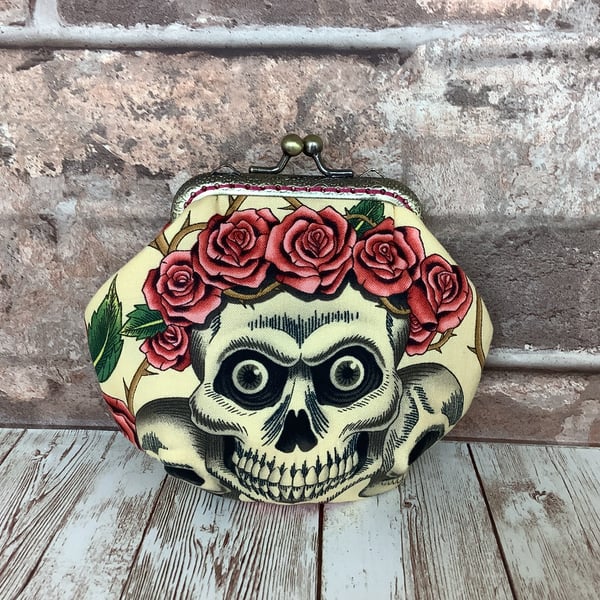 Gothic Skulls Roses frame coin purse with kiss clasp