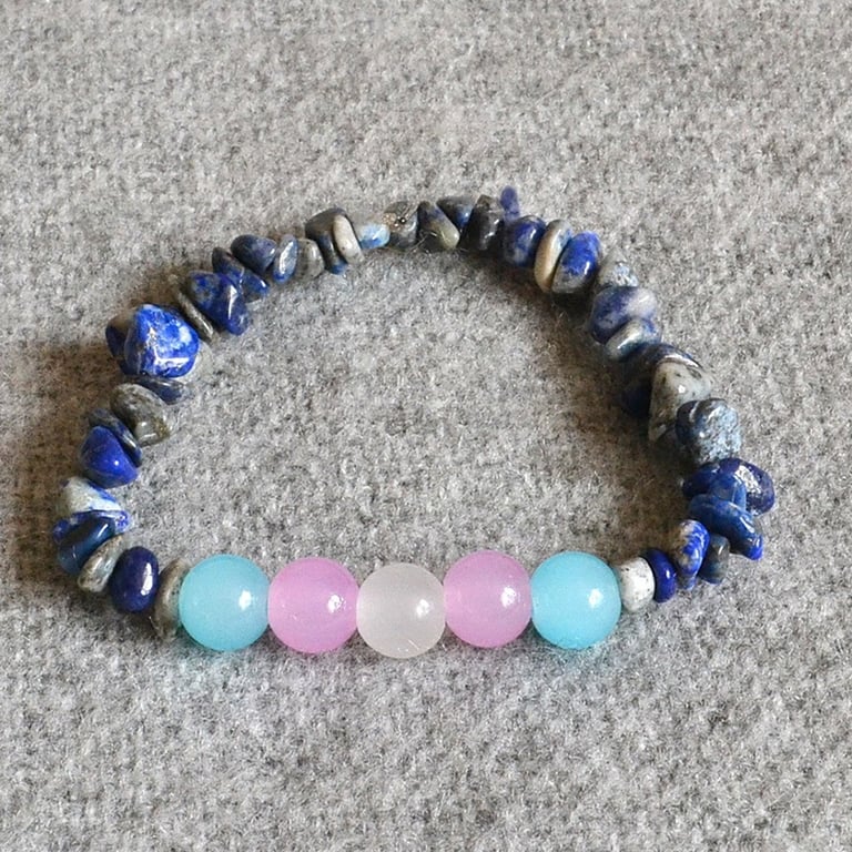 Trans Pride – Elastic Bracelet with Glass Beads and Lapis Lazuli Chip