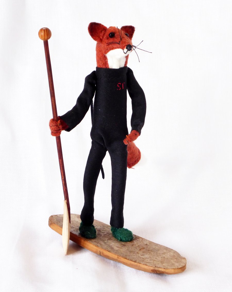 Damian the paddle-boarding fox