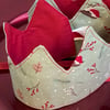 Christmas Crowns. Reusable, fabric crown - green with robins. 