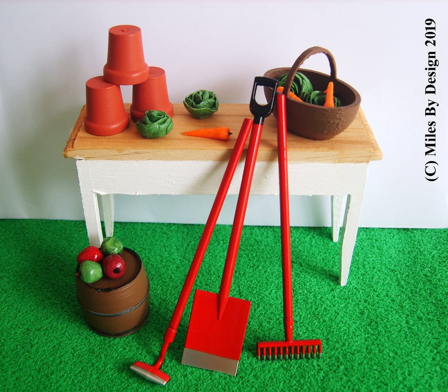 1:12 Scale Dolls House Gardening Set