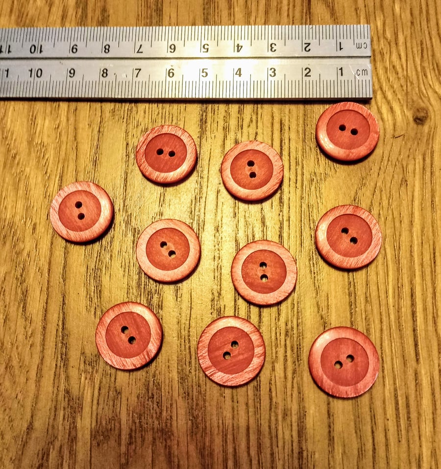 Packet of 10 quality ITALIAN red rimmed pearlised buttons for knitting & sewing