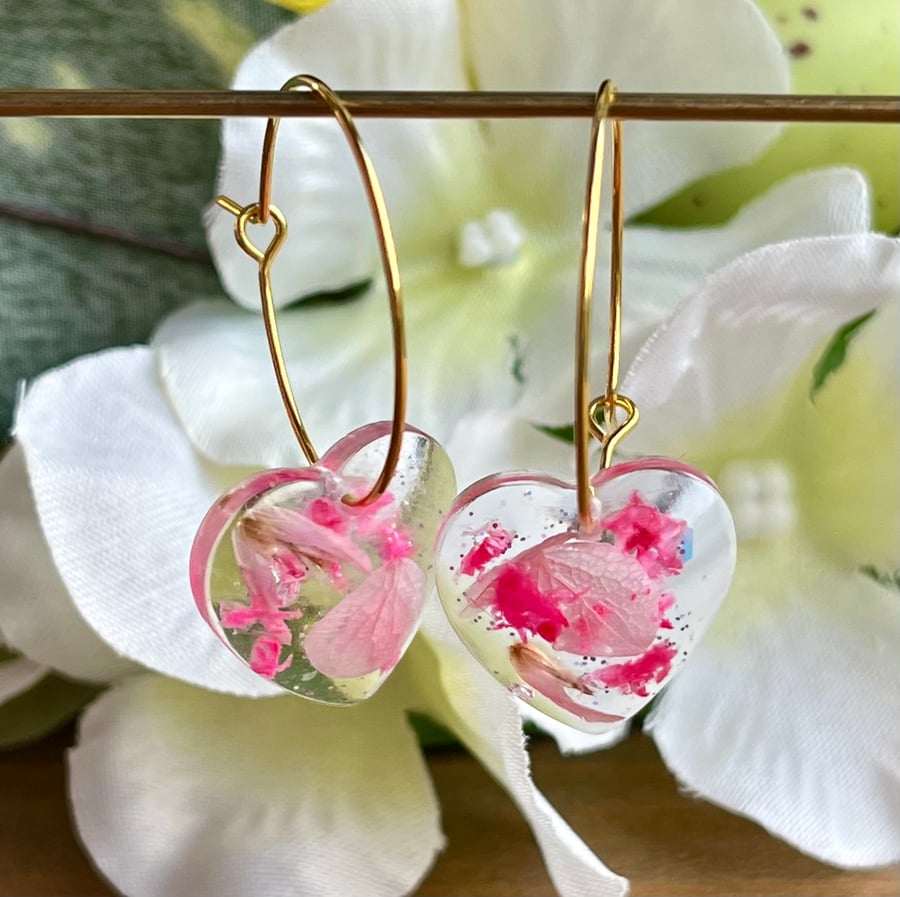 Floral real flowers resin heart hoop earrings 