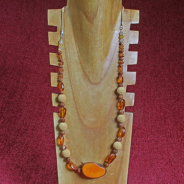 Amber Setting Necklace.