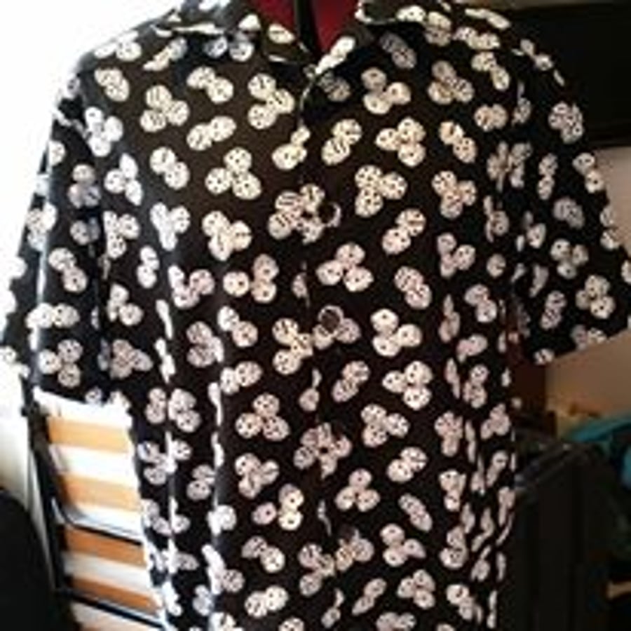 Men's short sleeved shirt with dice design fabric