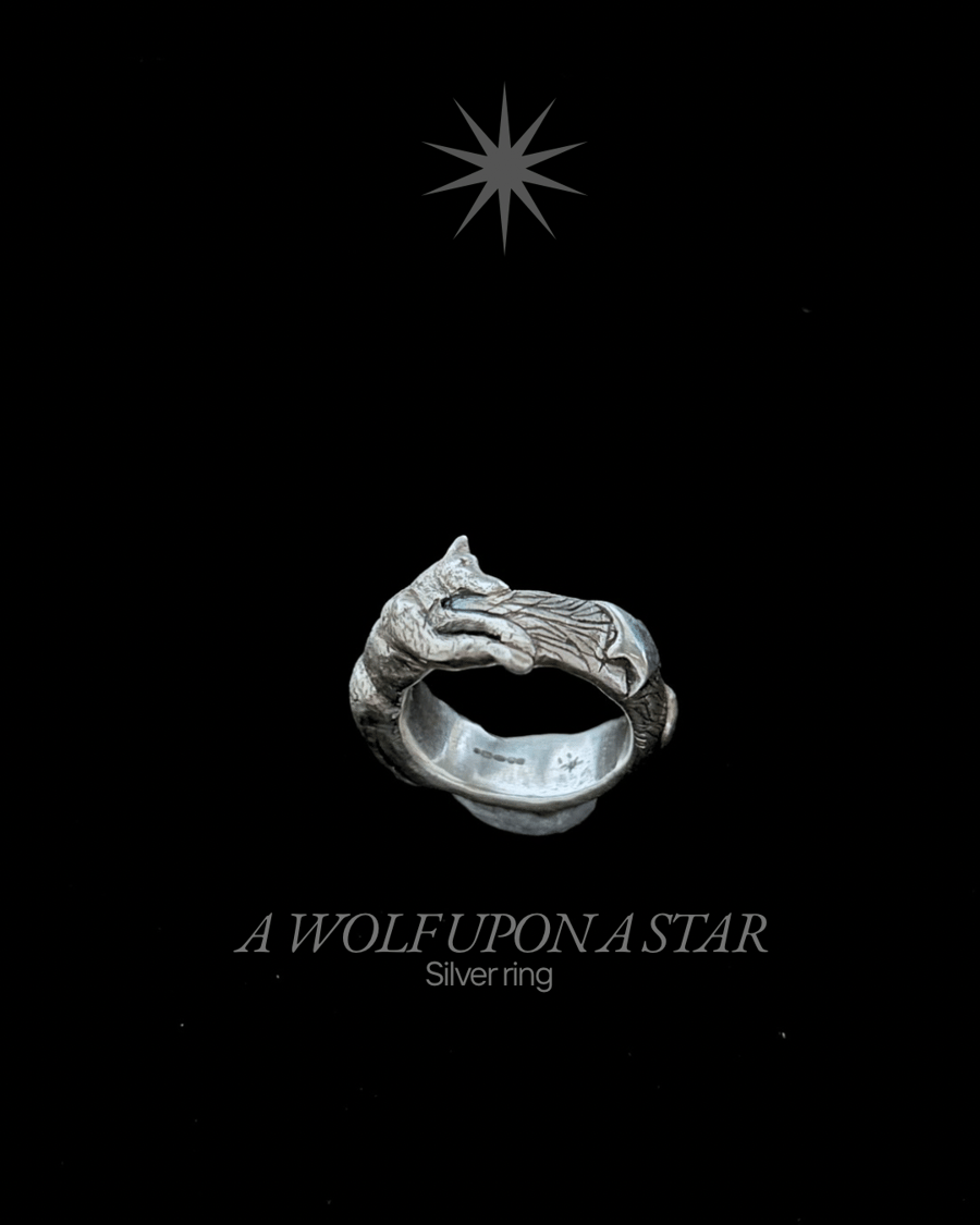 Silver running wolf ring