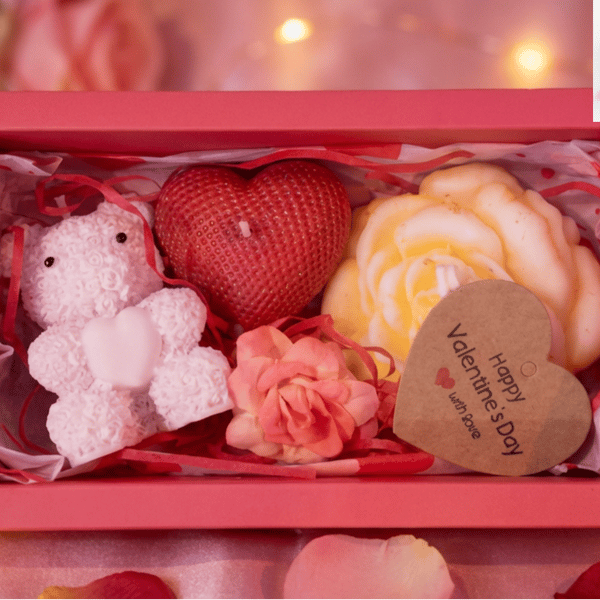 Handmade Valentine’s Day Artisan Candle Gift Set – Romantic Teddy Bear & Floral 