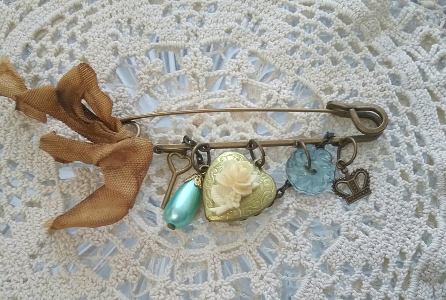 Brass vintage Pin