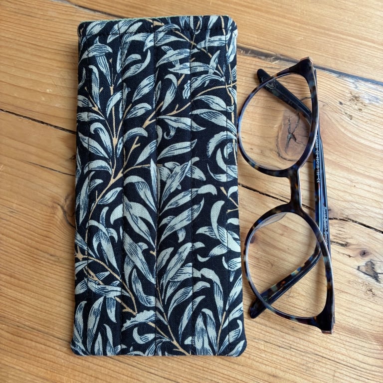 William Morris Willow Bough Print Quilted Fabric Glasses Case