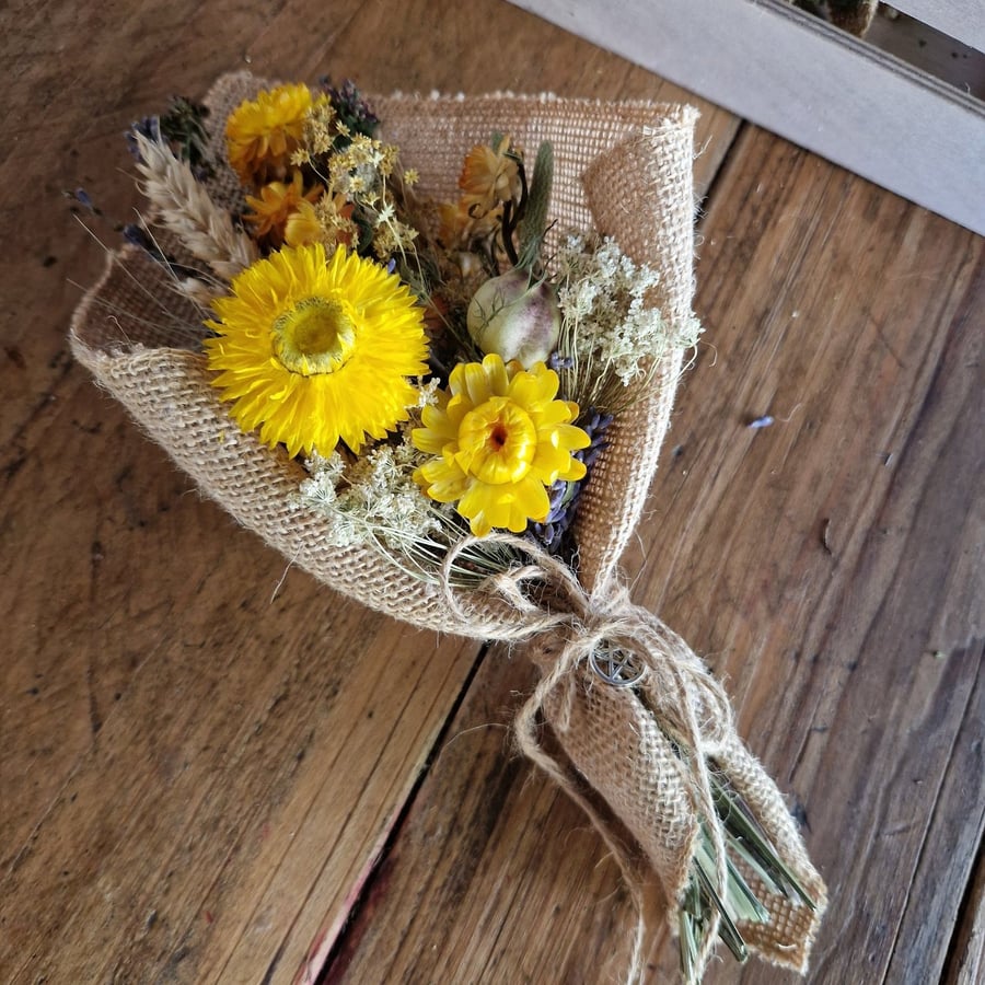 Mini dried flower bouquet - yellow