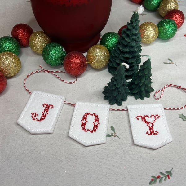 Mini embroidered Christmas bunting