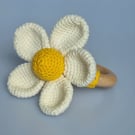 Crochet rattle camomile