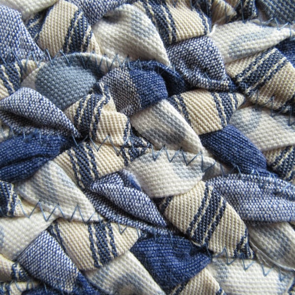 Braided oval rug mat - blue
