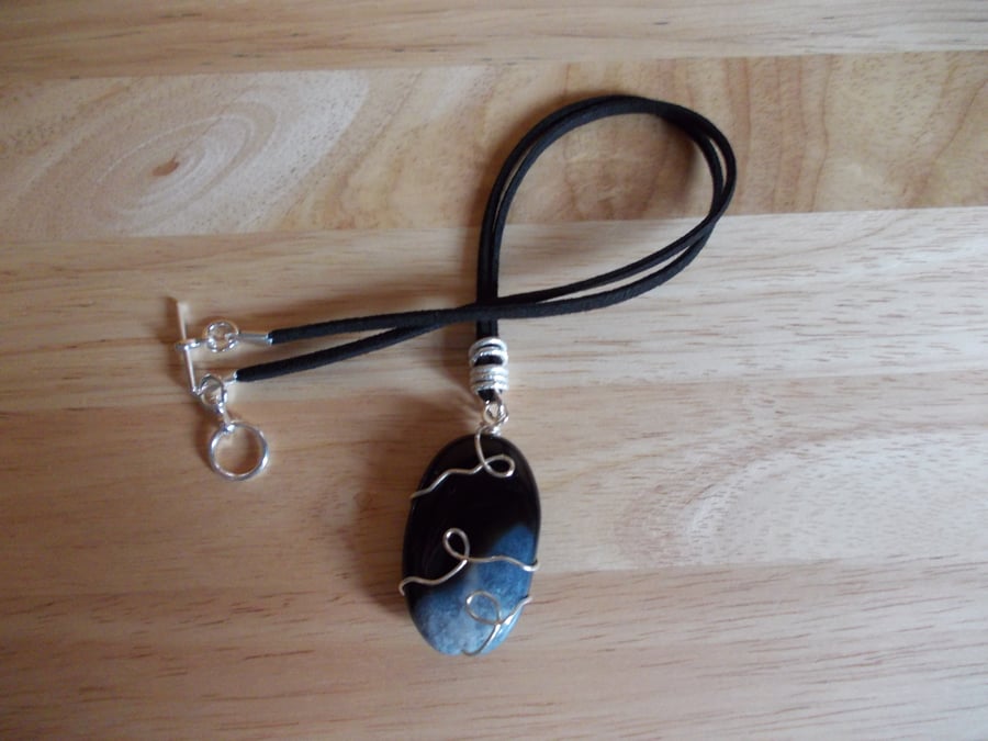 Oval agate wire wrapped pendant