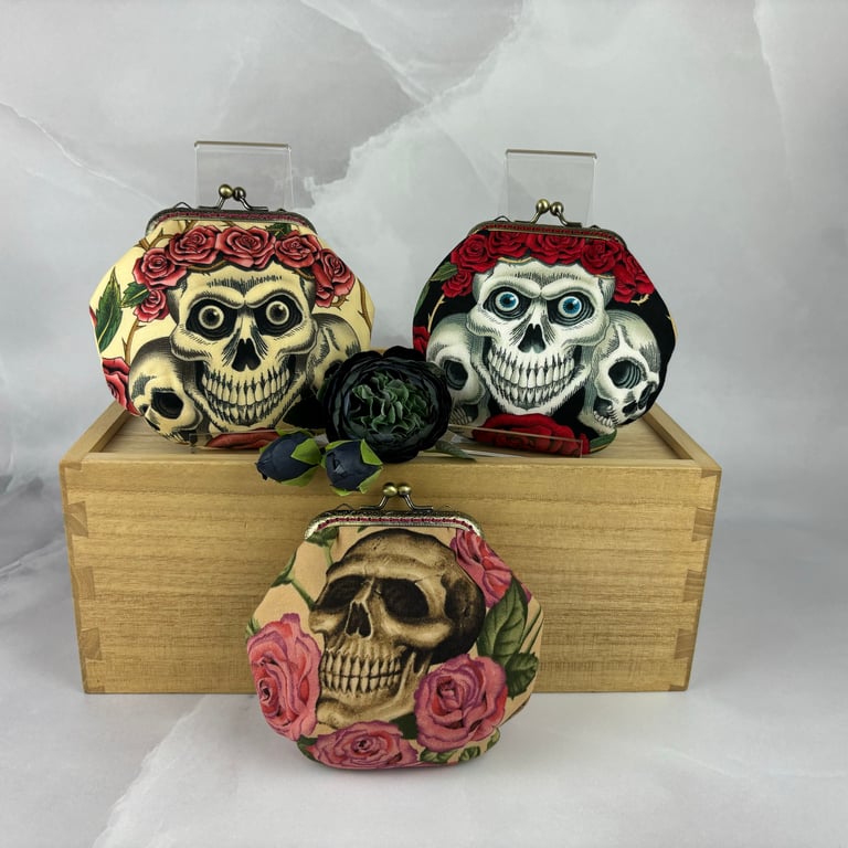 Skulls Roses coin purse, Gothic frame purse, 3 pattern options, Optional chai