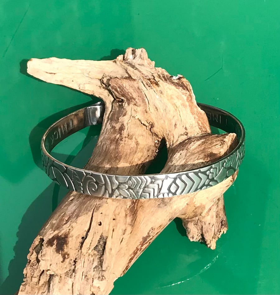 Mens patterned bracelet, open