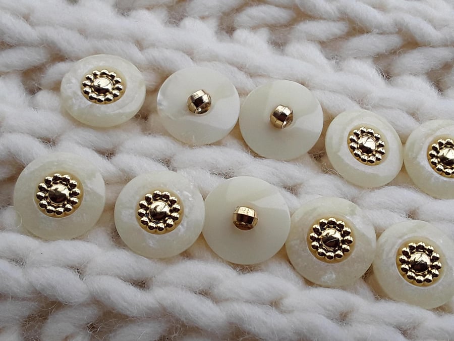 18mm Almost 34"  French Poly Pearl & Gold Buttons  28 ligne