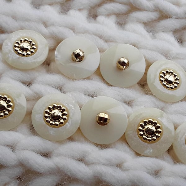 18mm Almost 34"  French Poly Pearl & Gold Buttons  28 ligne