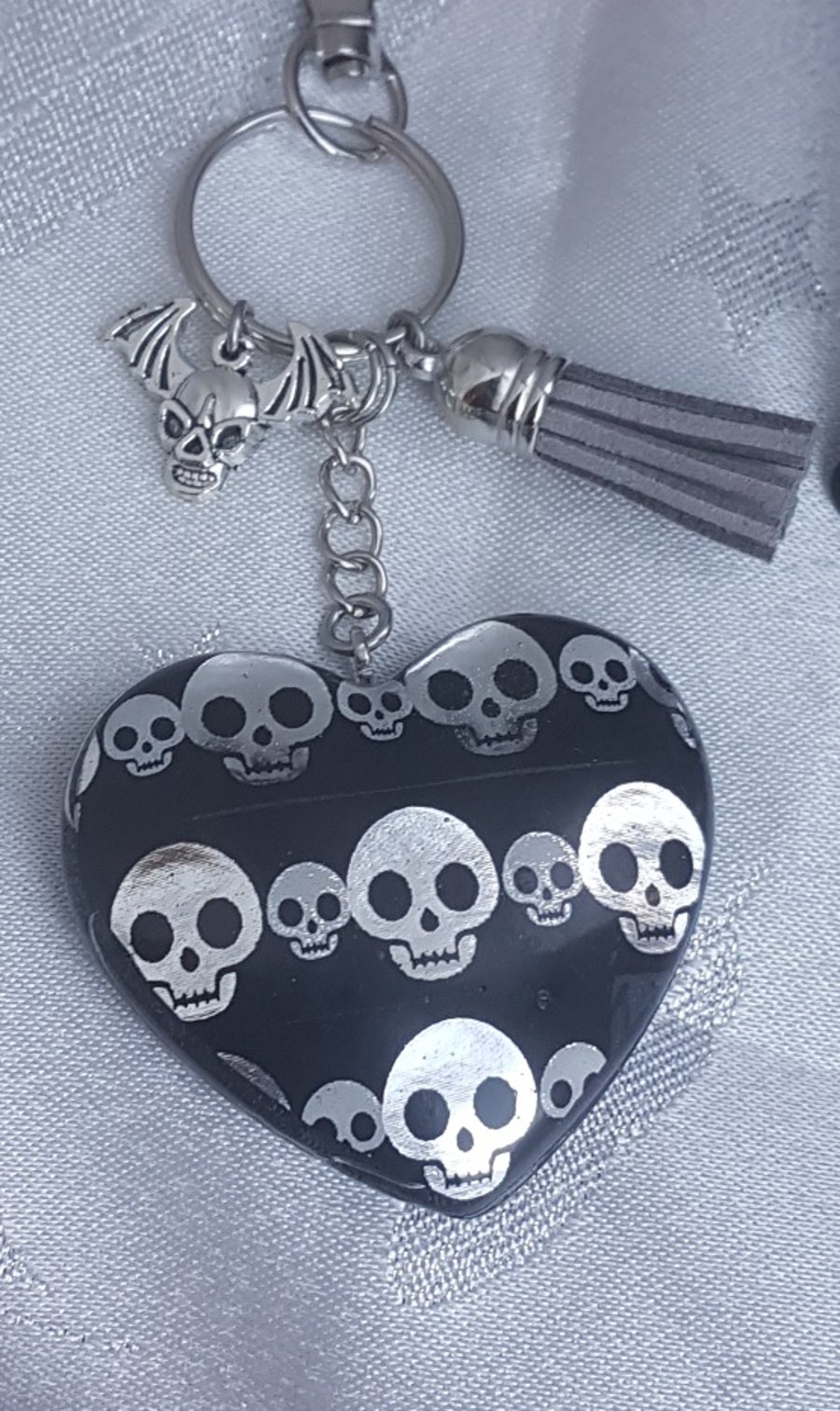Gorgeous Gothic Skull Heart Keyring - Key Chain Bag Charm.